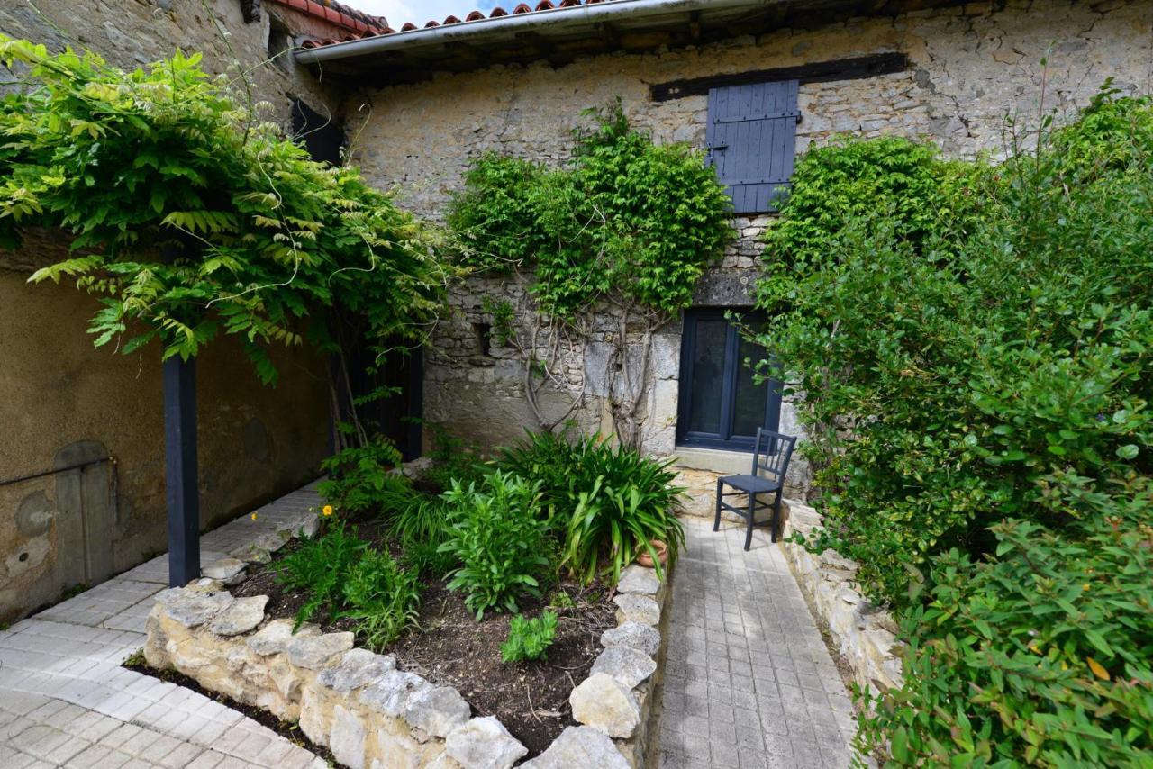 Chez Pique-Fesse Chambre D'Hote Saint-Martin-L'ars Екстериор снимка