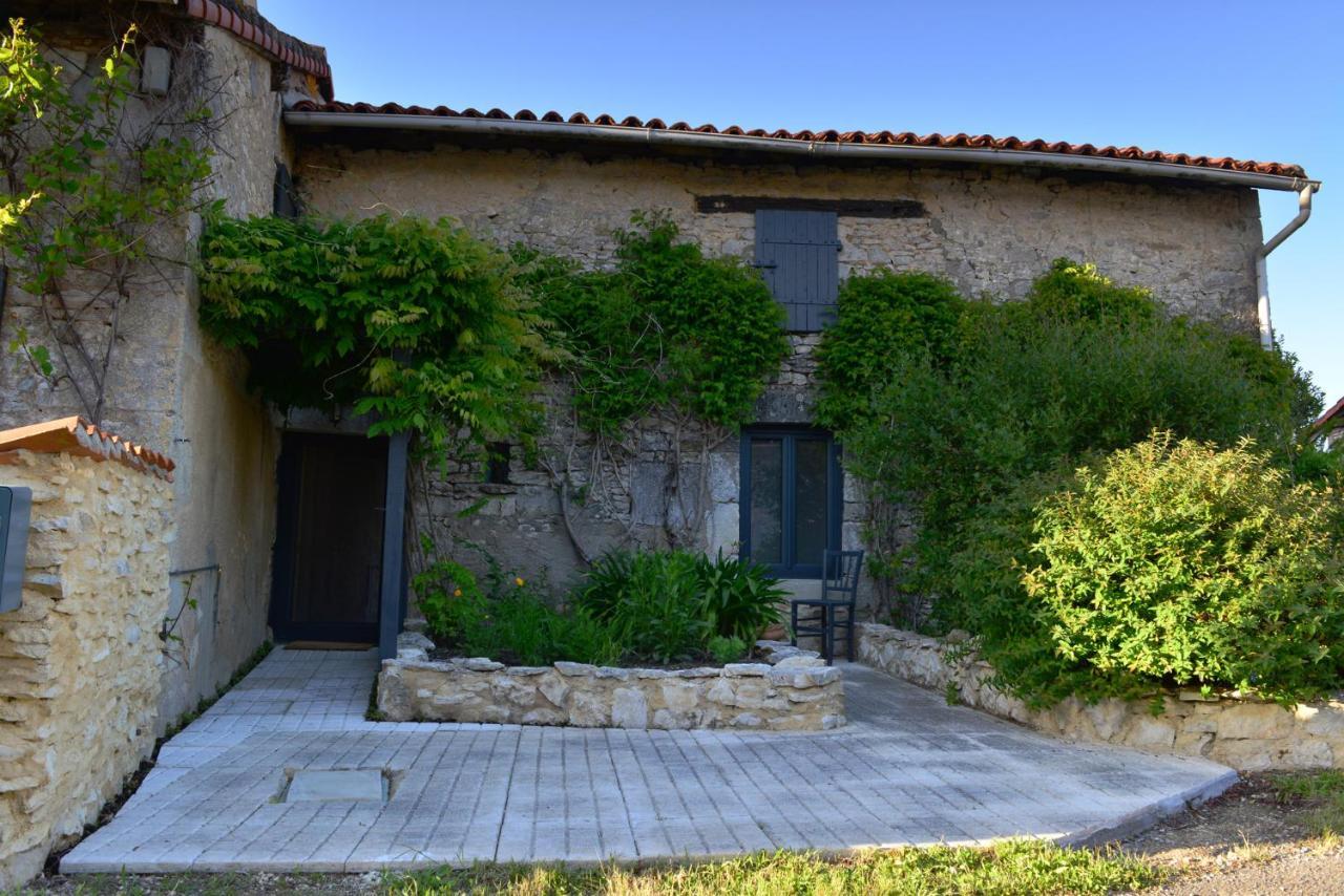 Chez Pique-Fesse Chambre D'Hote Saint-Martin-L'ars Екстериор снимка